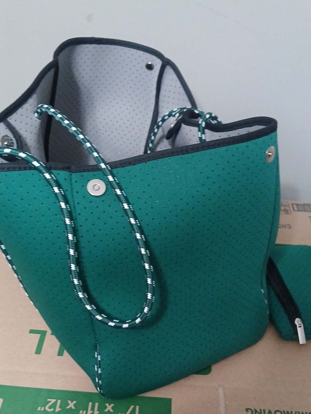 Green Neoprene Tote Bag with Matching Pouch - Picture 6 of 6
